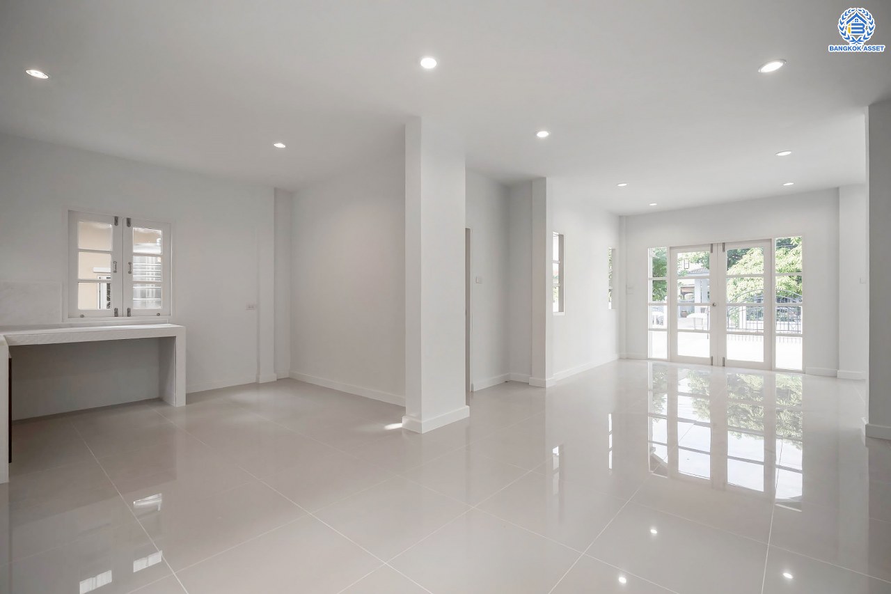 บ้านมือสองตกแต่งใหม่ โครงการ ประดับดาว2 ท่าอิฐ ตกแต่งครบครัน พร้อมอยู่ เนื้อที่ 57 ตร.ว. ฟังก์ชัน 3 ห้องนอน 2 ห้องน้ำ พร้อมห้องอเนกประสงค์ชั้นล่าง 1 ห้อง พื้นที่ใช้สอยกว้างขวาง บนทำเลที่ดีที่สุด เชื่อมต่อได้หลายเส้นทาง ใกล้รถไฟฟ้าสายสีม่วง "สถานีบางรักน้อยท่าอิฐ"